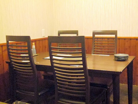 東京都板橋区成増２丁目にある居酒屋「海鮮居酒屋 竹心 成増本店」店内