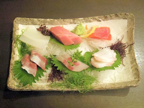 東京都板橋区成増２丁目にある居酒屋「海鮮居酒屋 竹心 成増本店」お刺身盛り合わせ（小盛）