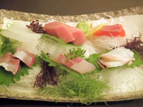 東京都板橋区成増２丁目にある居酒屋「海鮮居酒屋 竹心 成増本店」お刺身盛り合わせ（小盛）