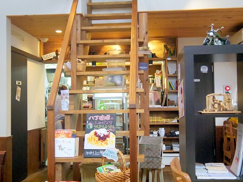 茨城県つくば市高見原１丁目にあるカフェ「marunacafe　まるなカフェ」店内