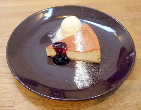 茨城県つくば市高見原１丁目にあるカフェ「marunacafe　まるなカフェ」ニューヨークチーズケーキ