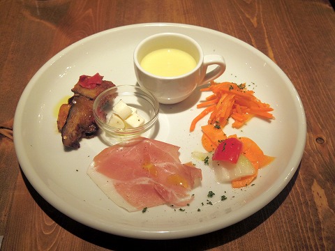 東京都江東区亀戸2丁目にあるイタリアンの「Italian Kitchen VANSAN 亀戸店」前菜プレート