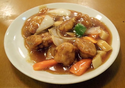 神奈川県横浜市保土ケ谷区岩井町にある中華料理店「和中餐館」八宝菜セット（セットは酢豚を選択)