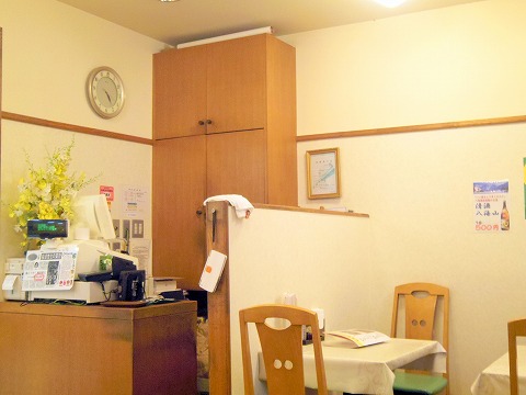 神奈川県横浜市保土ケ谷区岩井町にある中華料理店「和中餐館」店内