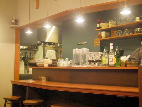 神奈川県川崎市中原区木月２丁目にあるカフェ「cafe+cake Baloo」店内