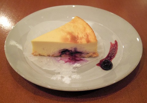 神奈川県川崎市中原区木月２丁目にあるカフェ「cafe+cake Baloo」ダージリン セリンボン（HOT）とブルーベリーのベイクドチーズケーキ
