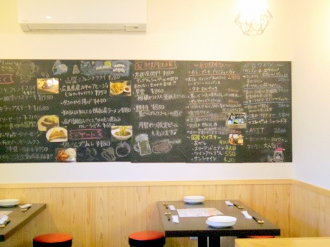 埼玉県春日部市一ノ割１丁目にある居酒屋「酒肴大衆ばる 青挑」店内