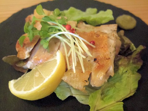 埼玉県春日部市一ノ割１丁目にある居酒屋「酒肴大衆ばる 青挑」京桜鶏の炙り