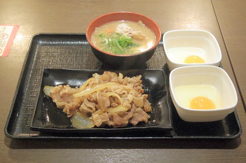 茨城県守谷市中央３丁目にある「吉野家 TX守谷駅店」牛皿特盛、豚汁、卵