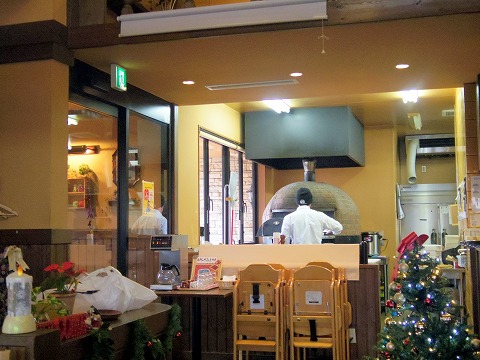茨城県龍ケ崎市松ケ丘２丁目にあるイタリアンの「Pizzeria Tatsunoko　ピッッェリア たつのこ」店内