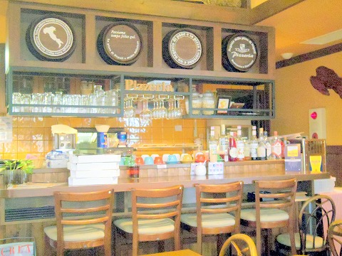 茨城県龍ケ崎市松ケ丘２丁目にあるイタリアンの「Pizzeria Tatsunoko　ピッッェリア たつのこ」店内