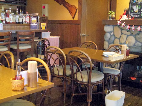 茨城県龍ケ崎市松ケ丘２丁目にあるイタリアンの「Pizzeria Tatsunoko　ピッッェリア たつのこ」店内