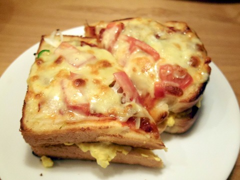 東京都練馬区土支田1丁目にある喫茶店「Komeda's Coffee コメダ珈琲店 練馬土支田店」 東京都練馬区土支田1丁目にある喫茶店「コメダ珈琲店 練馬土支田店」たっぷりたまごのピザトースト