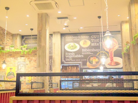 焼肉石川県小松市清六町にある焼肉店「焼肉でん 新小松店」店内