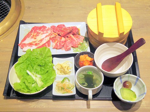 焼肉石川県小松市清六町にある焼肉店「焼肉でん 新小松店」特選焼肉セットお肉200g