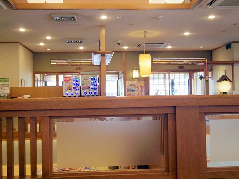 埼玉県狭山市富士見２丁目にある和食ファミリーレストランの「和食よへい　狭山富士見店」店内