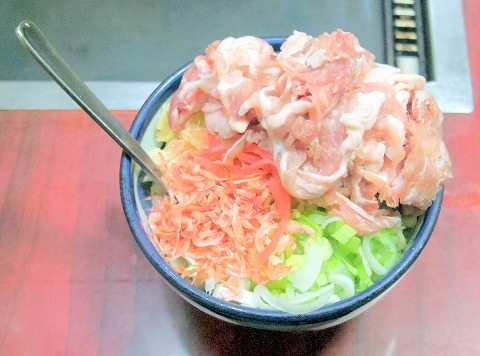 東京都葛飾区青戸３丁目にあるお好み焼き・もんじゃのお店「きんさん」豚玉天　通常サイズ