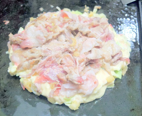 東京都葛飾区青戸３丁目にあるお好み焼き・もんじゃのお店「きんさん」豚玉天　通常サイズ