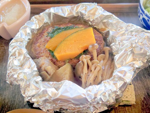 埼玉県入間市東町１丁目にあるカフェ「culture cafe Grandir  グランディール」さっぱりハンバーグと揚げなすのホイル焼きのセット