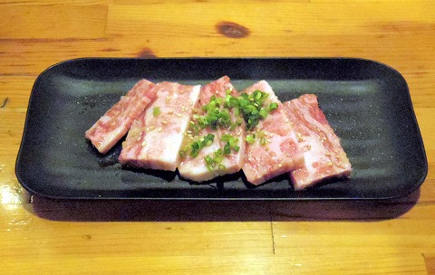 埼玉県越谷市千間台東１丁目にある焼肉、しゃぶしゃぶのお店「焼しゃぶ亭　翼」和牛カルビ