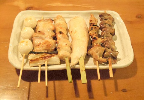 東京都墨田区江東橋3丁目にある居酒屋「てけてけ 錦糸町南口店」 東京都墨田区江東橋3丁目にある居酒屋「てけてけ 錦糸町南口店」焼鳥の盛り合わせ