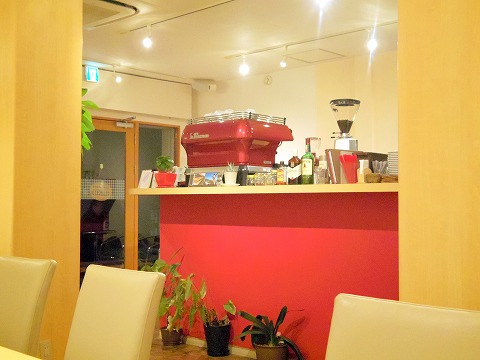 神奈川県川崎市中原区木月１丁目にある喫茶店「水谷珈琲」店内
