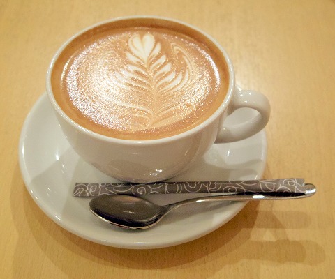 神奈川県川崎市中原区木月１丁目にある喫茶店「水谷珈琲」とろけるチーズケーキとホットカフェラテのセット