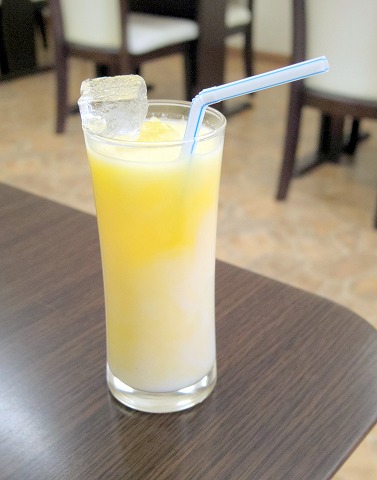 埼玉県所沢市和ケ原１丁目にあるインド料理の「サンガム　Sangam　狭山ヶ丘店」おすすめタンドリーセットのドリンク（マンゴラッシー）