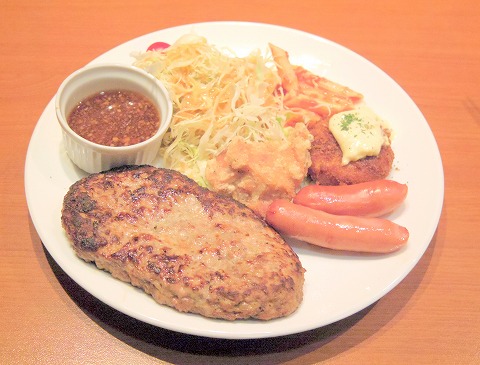 埼玉県朝霞市本町2丁目にある洋食店「朝霞の洋食屋さん いなもと」盛り合わせハンバーグ定食+カニクリームコロッケ 埼玉県朝霞市本町2丁目にある洋食店「朝霞の洋食屋さん いなもと」盛り合わせハンバーグ定食+カニクリームコロッケ