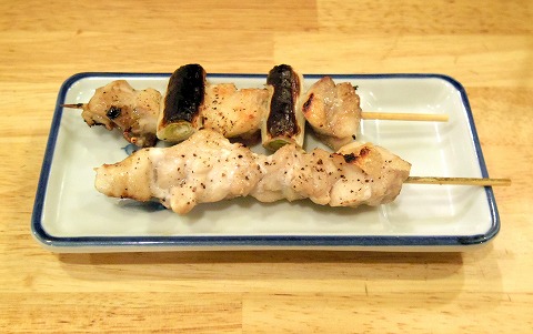 東京都墨田区横網１丁目にある居酒屋「大衆酒場　かぶら屋　両国店」やきとりとネギマ