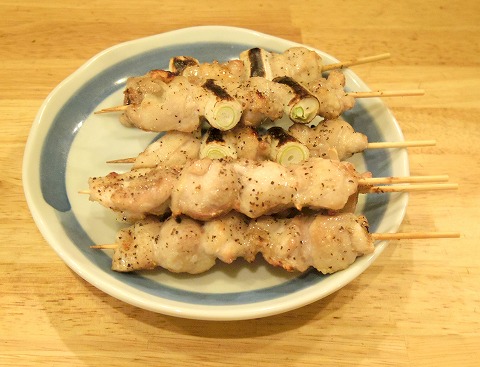 東京都墨田区横網１丁目にある居酒屋「大衆酒場　かぶら屋　両国店」やきとりとネギマ