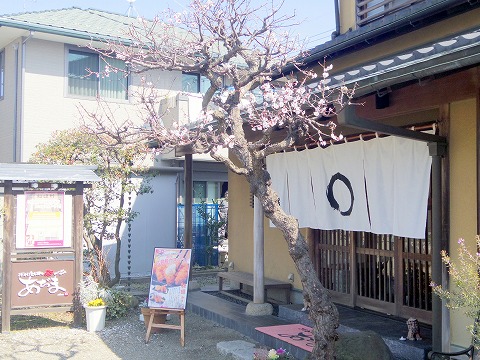 茨城県ひたちなか市西光地２丁目にあるとんかつ専門店「こだわりとんかつあぢま　ひたちなか本店」外観