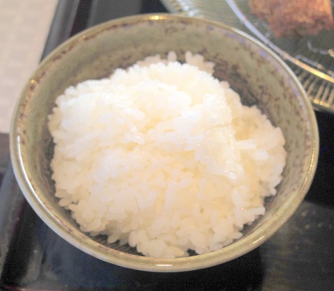 茨城県ひたちなか市西光地２丁目にあるとんかつ専門店「こだわりとんかつあぢま　ひたちなか本店」一日黒豚　ロース　230g　2680円