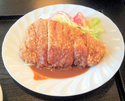 埼玉県さいたま市緑区中尾にある洋食、和食の「あい庭」黒豚ロースカツ（生野菜添え）