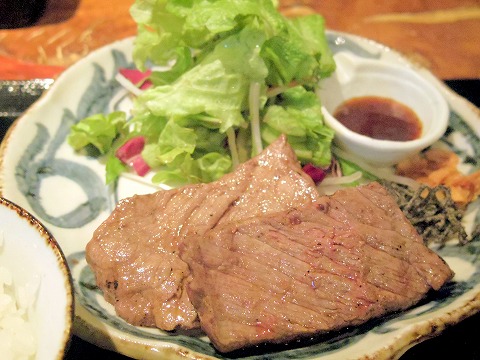 千葉県千葉市中央区富士見２丁目にあるステーキ、とんかつのお店「岡本庵　千葉店」本日のステーキ定食（カイノミ）200g
