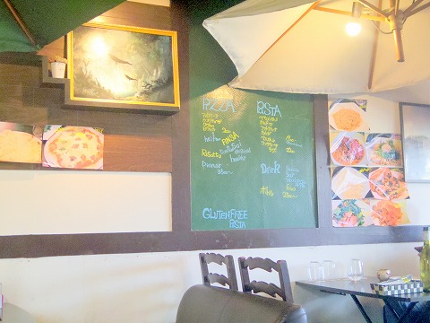 埼玉県上尾市原市にあるイタリア料理店「ビストロ　ミレ　BISTRO MIRE」店内