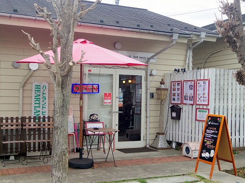 埼玉県入間市東町１丁目にある「カフェ 彩の森　cafe SAINOMORI」外観