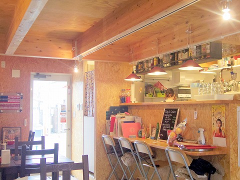 埼玉県入間市東町１丁目にある「カフェ 彩の森　cafe SAINOMORI」店内