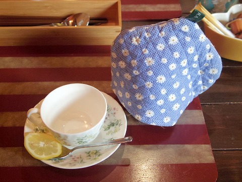 埼玉県入間市東町１丁目にある「カフェ 彩の森　cafe SAINOMORI」ホットレモンティー