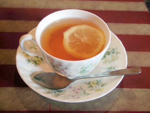 埼玉県入間市東町１丁目にある「カフェ 彩の森　cafe SAINOMORI」ホットレモンティー