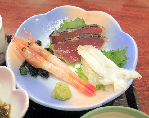 東京都日野市南平７丁目にあるファミリーレストラン「華屋与兵衛　日野南平店」筍ごはんと季節の天ぷら刺身御膳