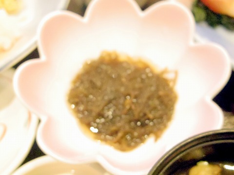 東京都日野市南平７丁目にあるファミリーレストラン「華屋与兵衛　日野南平店」筍ごはんと季節の天ぷら刺身御膳