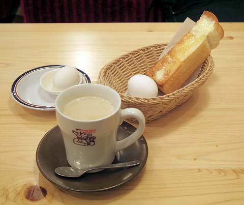 千葉県千葉市中央区富士見2丁目にある「コメダ珈琲店  千葉富士見店」たっぷりホットミルクコーヒーとトーストとゆで卵2個