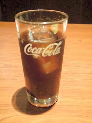 埼玉県久喜市久喜東１丁目にある居酒屋「鶏のジョージ　久喜東口駅前店」コカコーラ