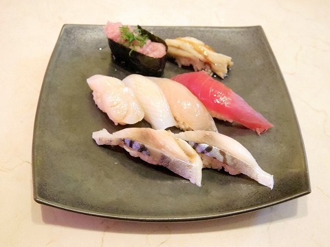 神奈川県横浜市中区本牧原にある回転寿司「廻転寿司　てつりゅう房」選べるにぎり寿司8貫