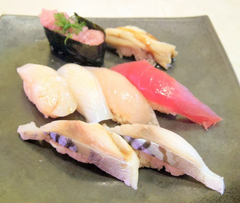 神奈川県横浜市中区本牧原にある回転寿司「廻転寿司　てつりゅう房」選べるにぎり寿司8貫