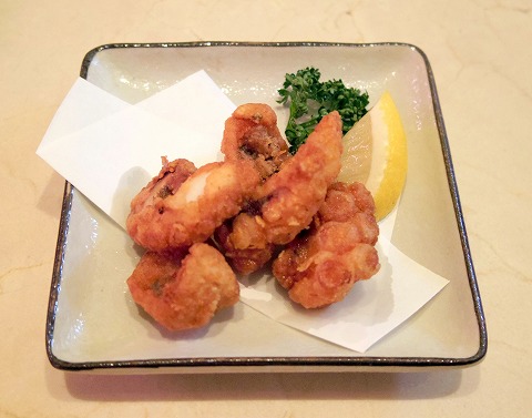 神奈川県横浜市中区本牧原にある回転寿司「廻転寿司　てつりゅう房」たこ唐揚げ