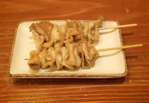 東京都足立区千住２丁目にある居酒屋「ちょい飲み酒場 酔っ手羽食堂 北千住店本館」鳥皮