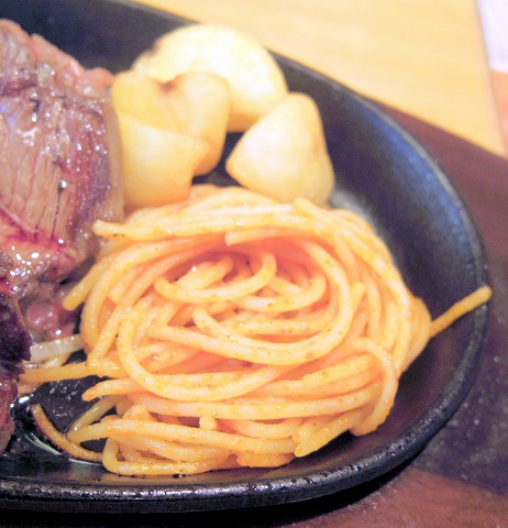 茨城県古河市旭町2丁目にあるステーキ・ハンバーグの「ステーキ宮　古河店」てっぱんステーキランチとガーリックライス