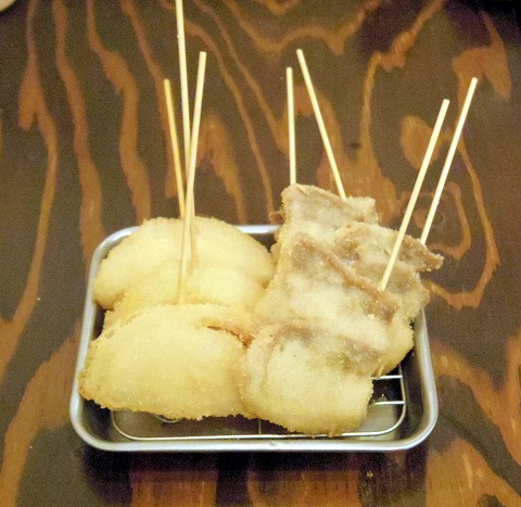 東京都足立区千住旭町にある居酒屋 串揚げ 串かつの 串だおれ 北千住 店 です 最寄駅は最寄駅はjr常磐線 東京メトロ千代田線 東京メトロ日比谷線 東武スカイツリーライン つくばエクスプレス線の北千住 駅になります ウーロン茶 串揚げは豚バラ 豚ヒレ 玉ねぎ 東京都足立区千住旭町にある居酒屋 串揚げ 串かつの 串だおれ 北千住 店 です 最寄駅は最寄駅はjr常磐線 東京メトロ千代田線 東京メトロ日比谷線 東武スカイツリーライン つくばエクスプレス線の北千住 駅になります ウーロン茶 串揚げは豚バラ 豚ヒレ 玉ねぎ